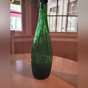 Beautiful genuine Rossini in epoli glass emerald green vase. 15 in tall